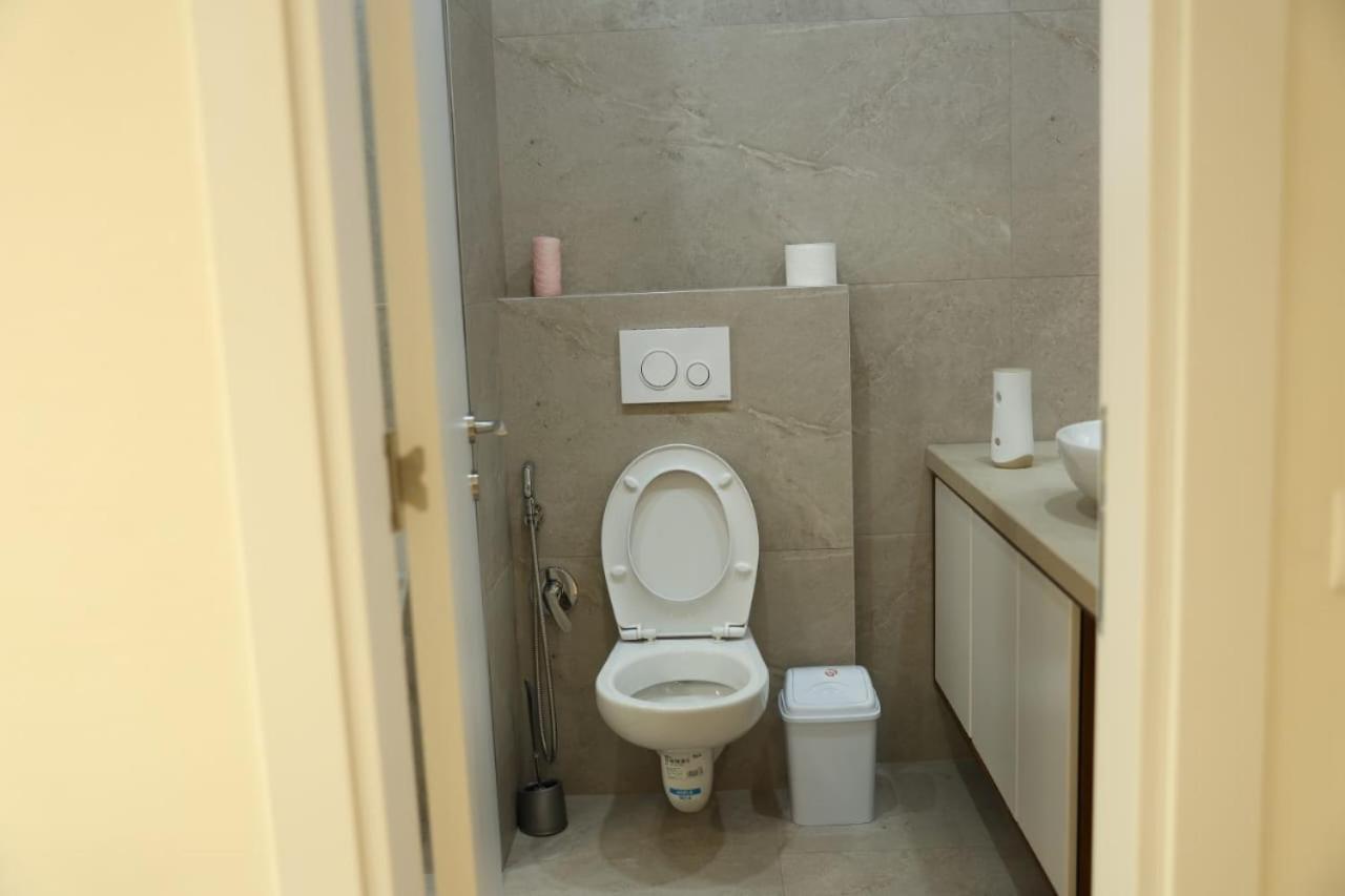 Main Luxury 1 *